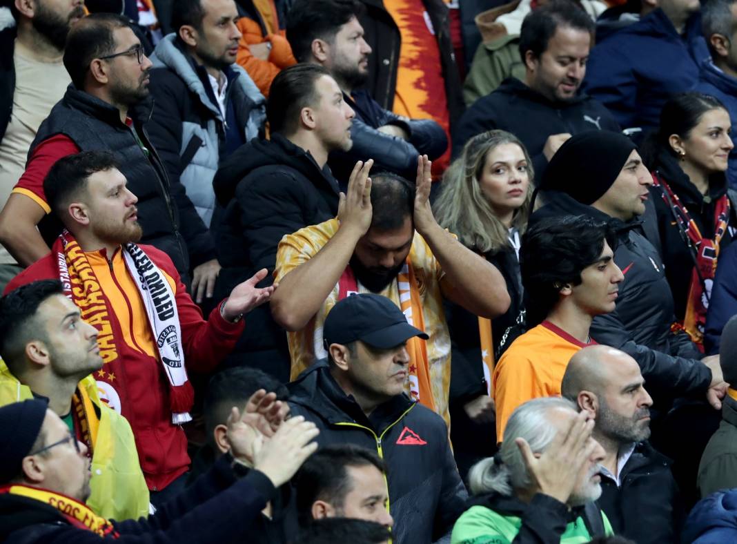 Galatasaray'ın muhteşem geri dönüşünden çok özel resimler: Tribünler şov yaptı 10